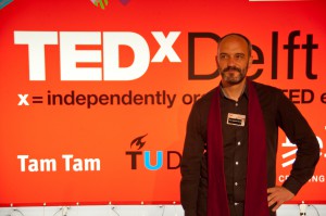 Rob Speekenbrink, the founder of TEDxDelft, welcomes the visitors